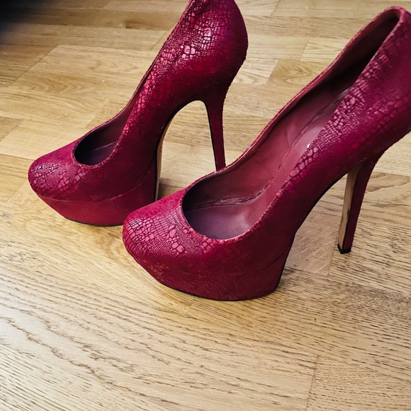 Red Alice and Olivia platform stilettos size 39 - Picture 2 of 5